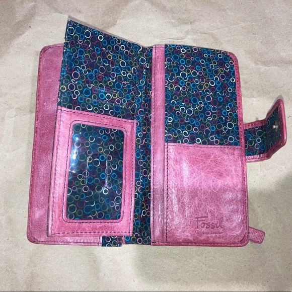 Clearance 🛍 Pink fossil wallet. - Picture 3 of 6
